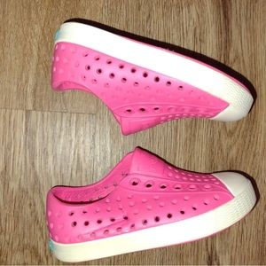 Native PINK toddler shoes size 5